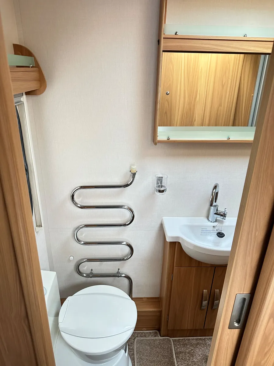 ✨STUNNING LUNAR DELTA TI 4 BERTH ISLAND BED✨ - Image 4