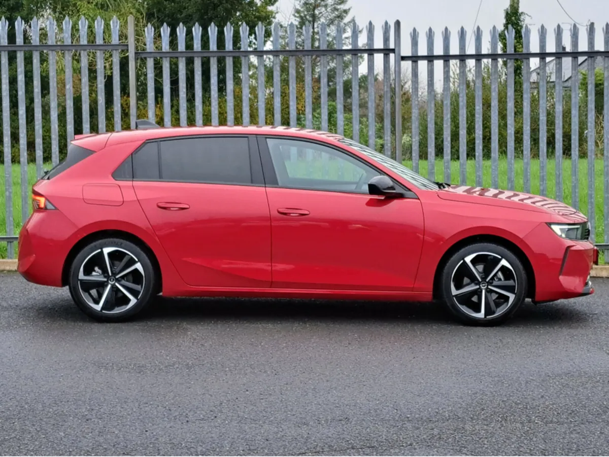 Opel Astra ELEGANCE 1.2TURBO 110BHP **HEATED SEATS - Image 3