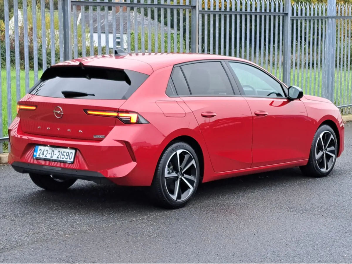 Opel Astra ELEGANCE 1.2TURBO 110BHP **HEATED SEATS - Image 4