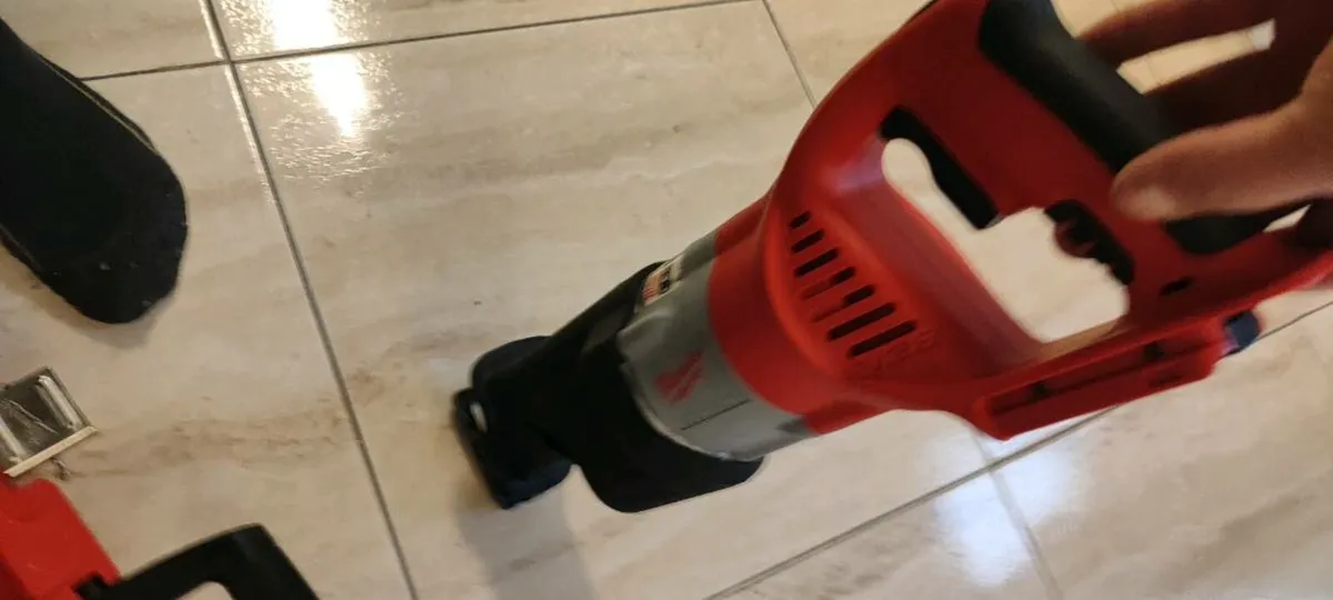 MILWAUKEE SAWZALL new - Image 4