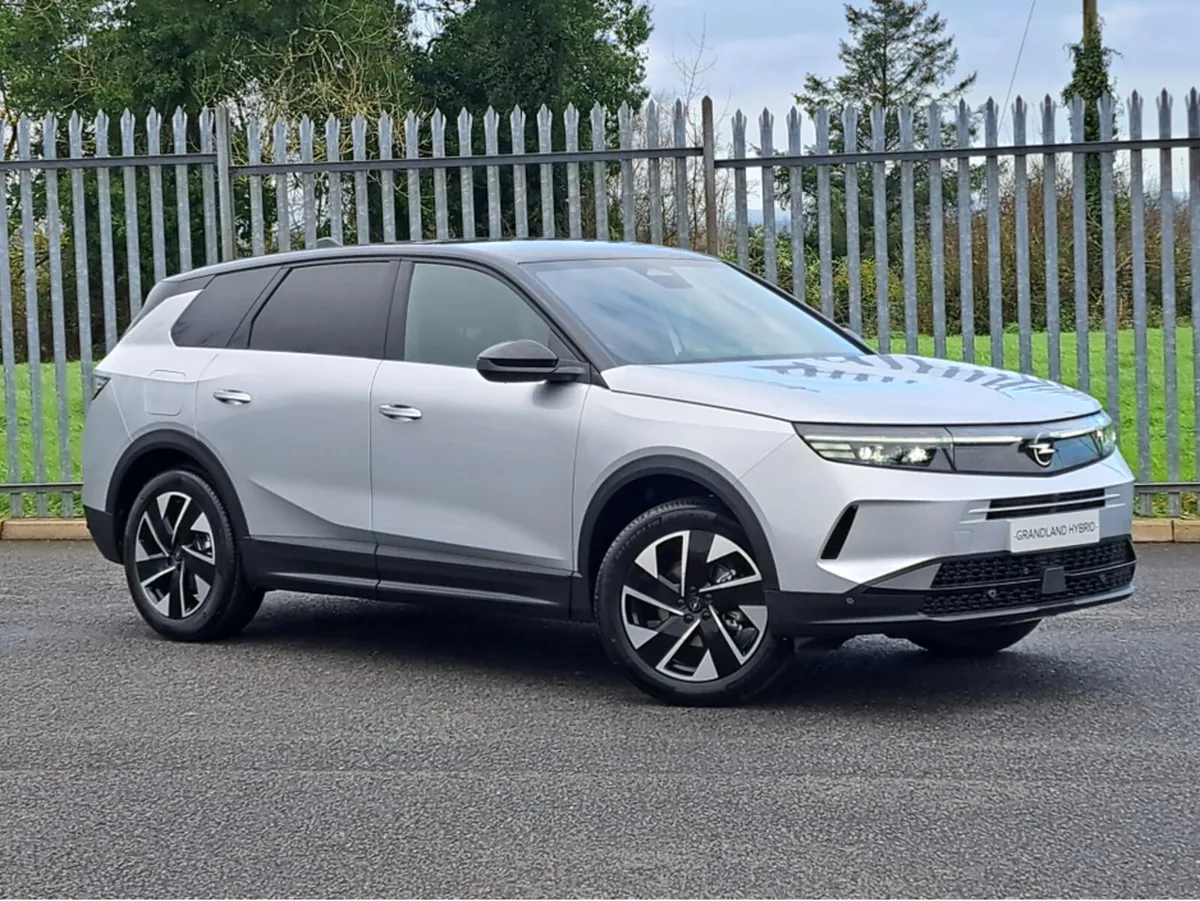 Opel Grandland GS MHEV 136BHP **LEATHER AND COMFOR - Image 2
