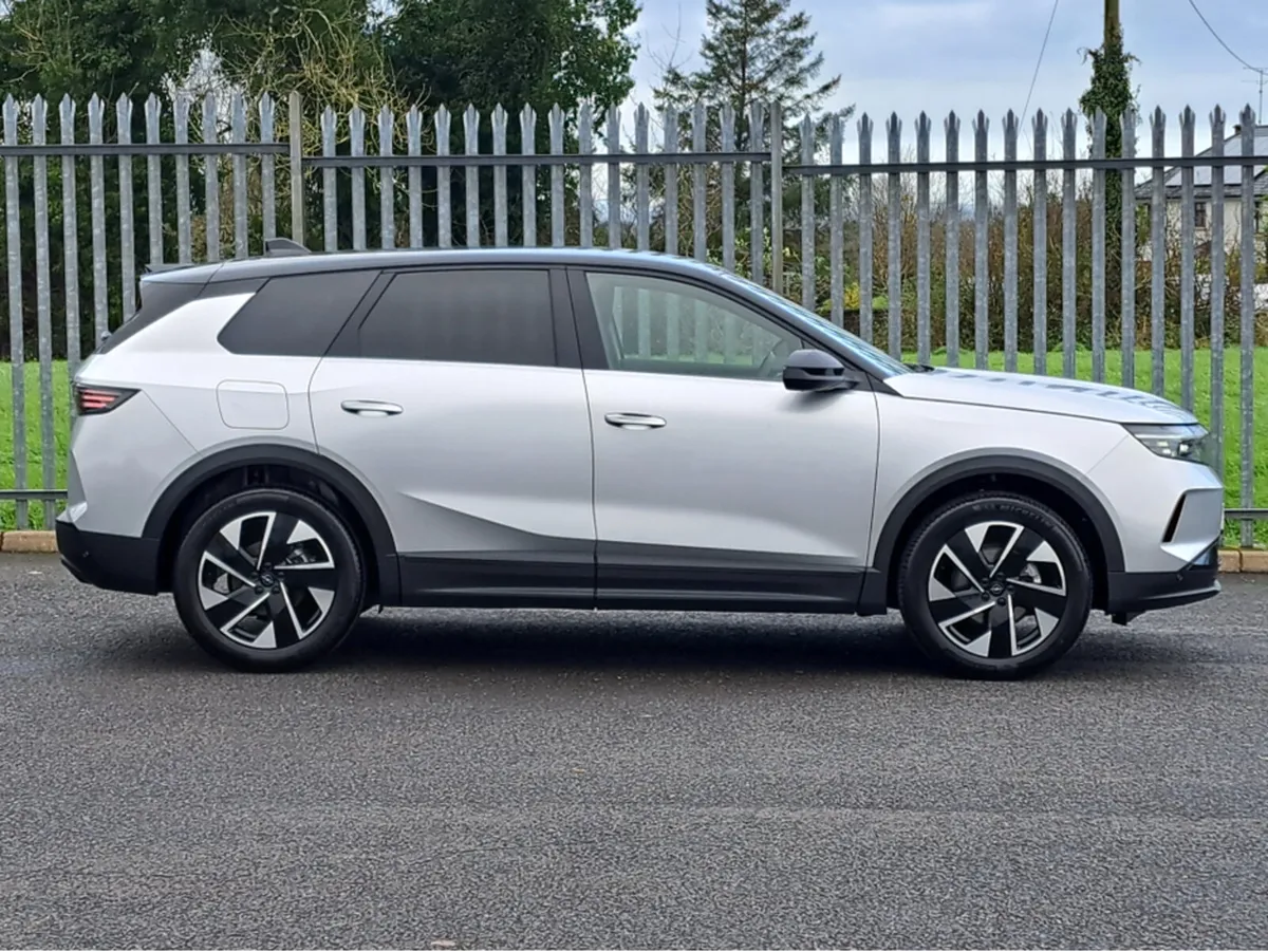 Opel Grandland GS MHEV 136BHP **LEATHER AND COMFOR - Image 3