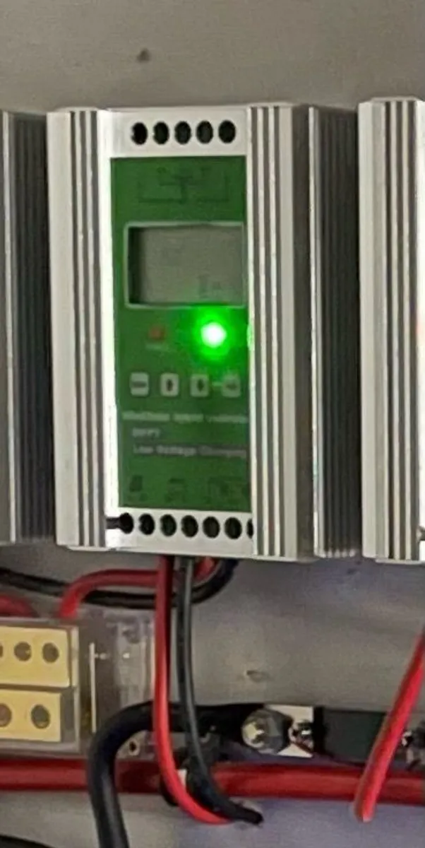 Charge controller 1400watt 800W Wind 600,Solar DC 12/24 volt