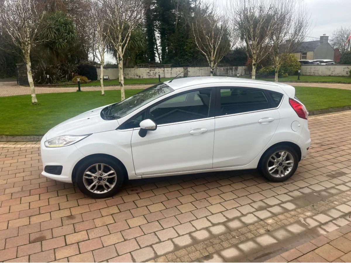 Ford Fiesta 1.25 ZETEC 82PS 5DR ARGENTO - Image 4
