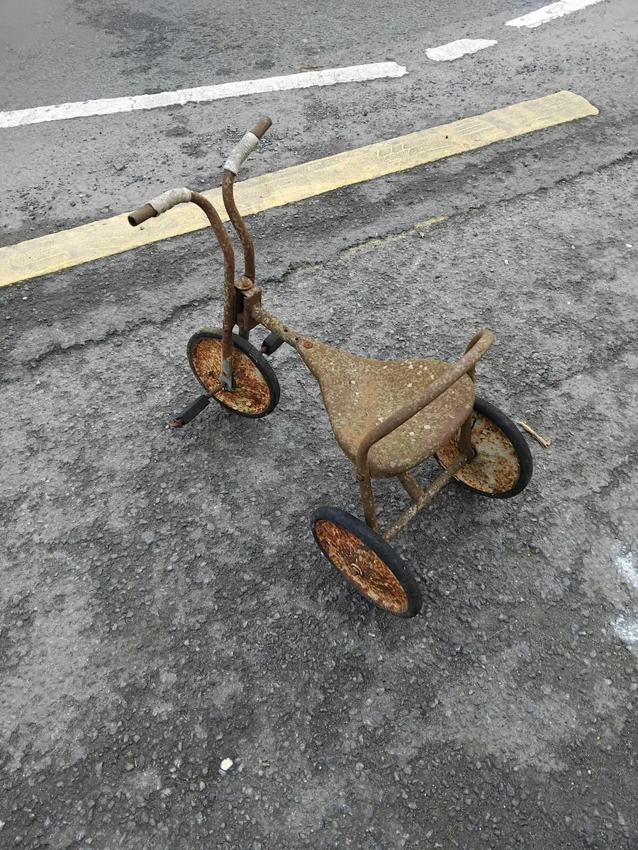 Very old tricycle offers offers - Image 1