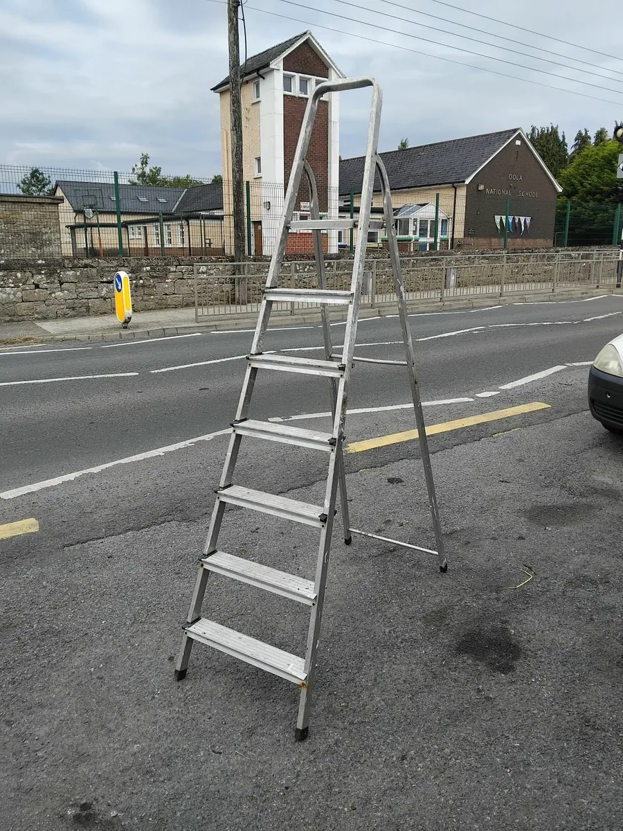 Step ladder 7 foot long working perfect - Image 1