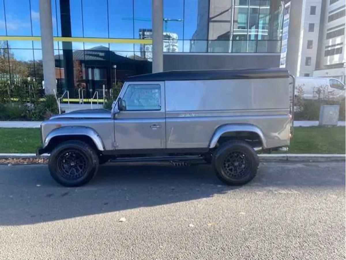 Land Rover Defender 110 3DR 2.5 300 TDI 3DR - Image 4