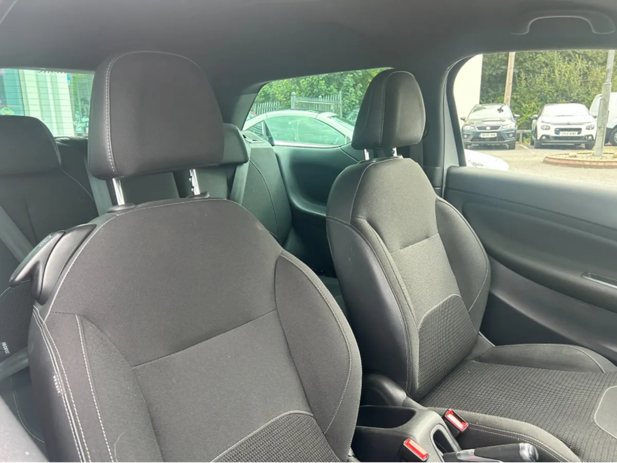 Citroen DS 3 BLUEHDI 100 DSTYLE MY32 2DR - Image 3