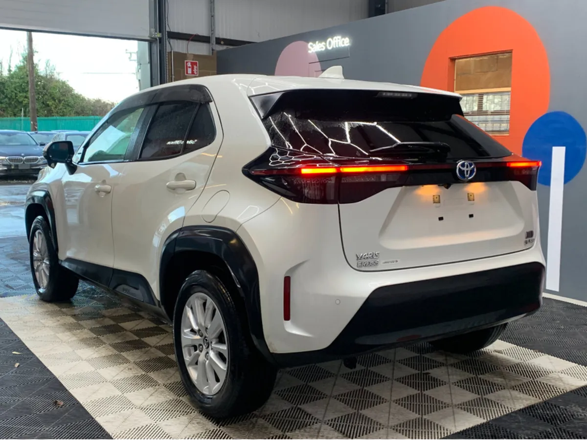 Toyota Yaris Cross HYBRID G 4WD / 75k KMs / Revers - Image 4