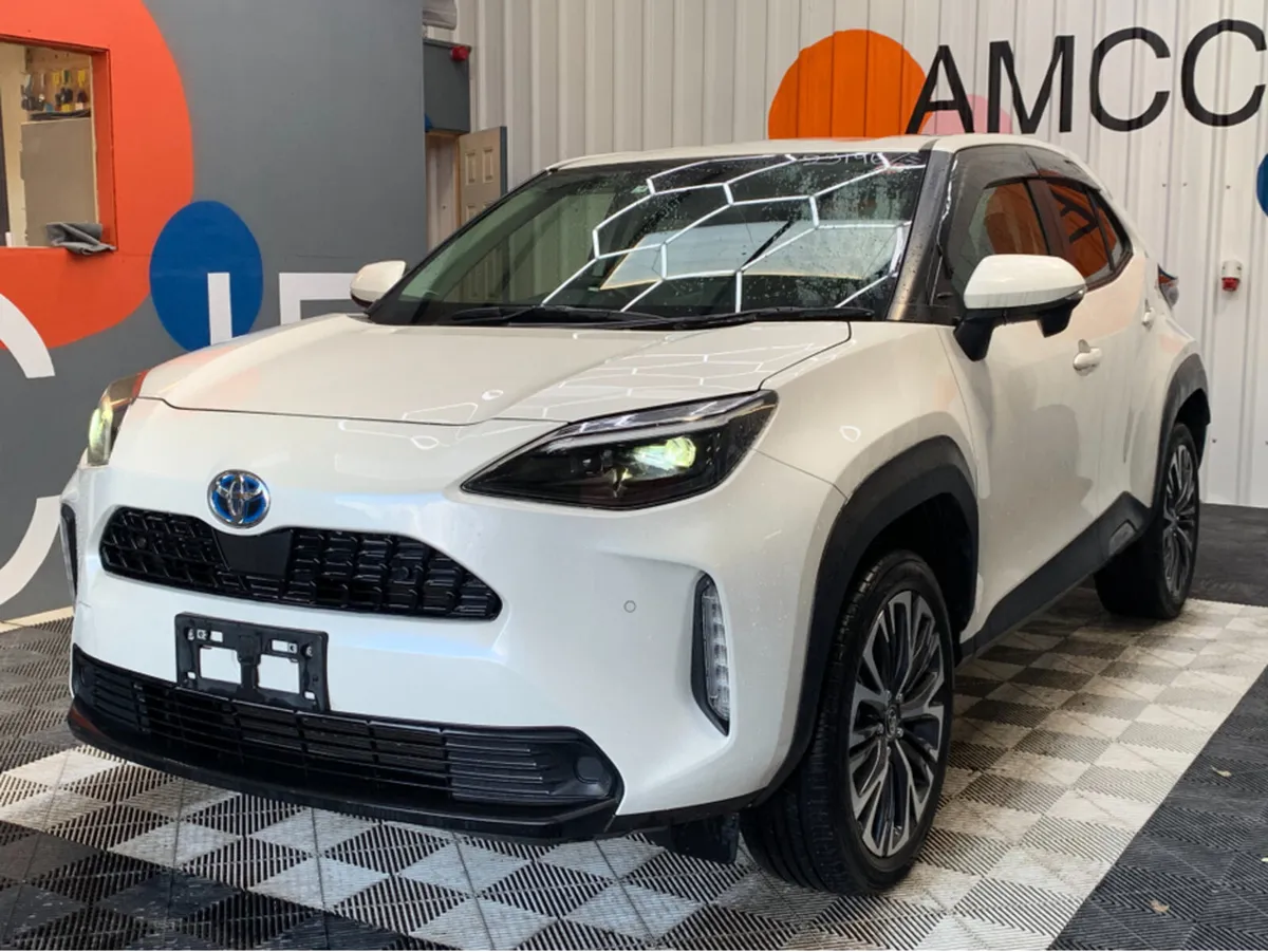 Toyota Yaris Cross 1.5 HYBRID / 84k KMs / Heated & - Image 3