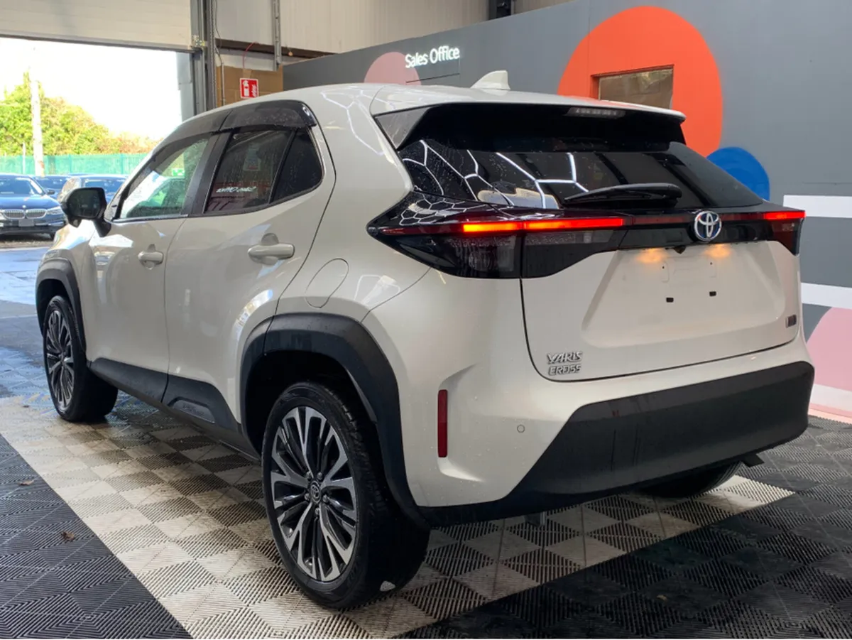 Toyota Yaris Cross 1.5 HYBRID / 84k KMs / Heated & - Image 4