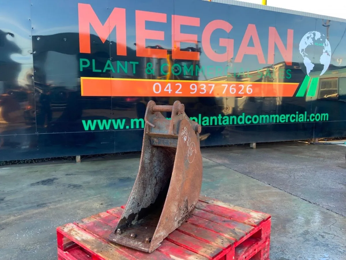 12" DIGGING BUCKET....45mm PINS.......1351t. - Image 1