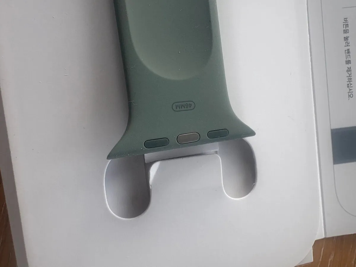 New Apple Watch Strap Solo Loop Size 9 Green Grey - Image 1