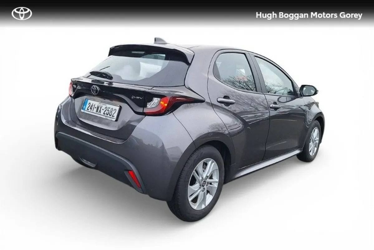 Toyota Yaris HYBRID 115 LUNA - Image 2