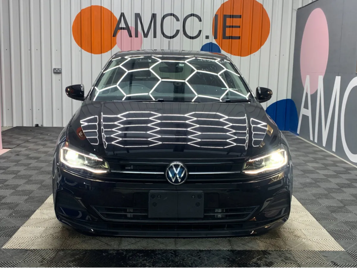 Volkswagen Polo TSI COMFORT LINE / 49k KMs / Autom - Image 2