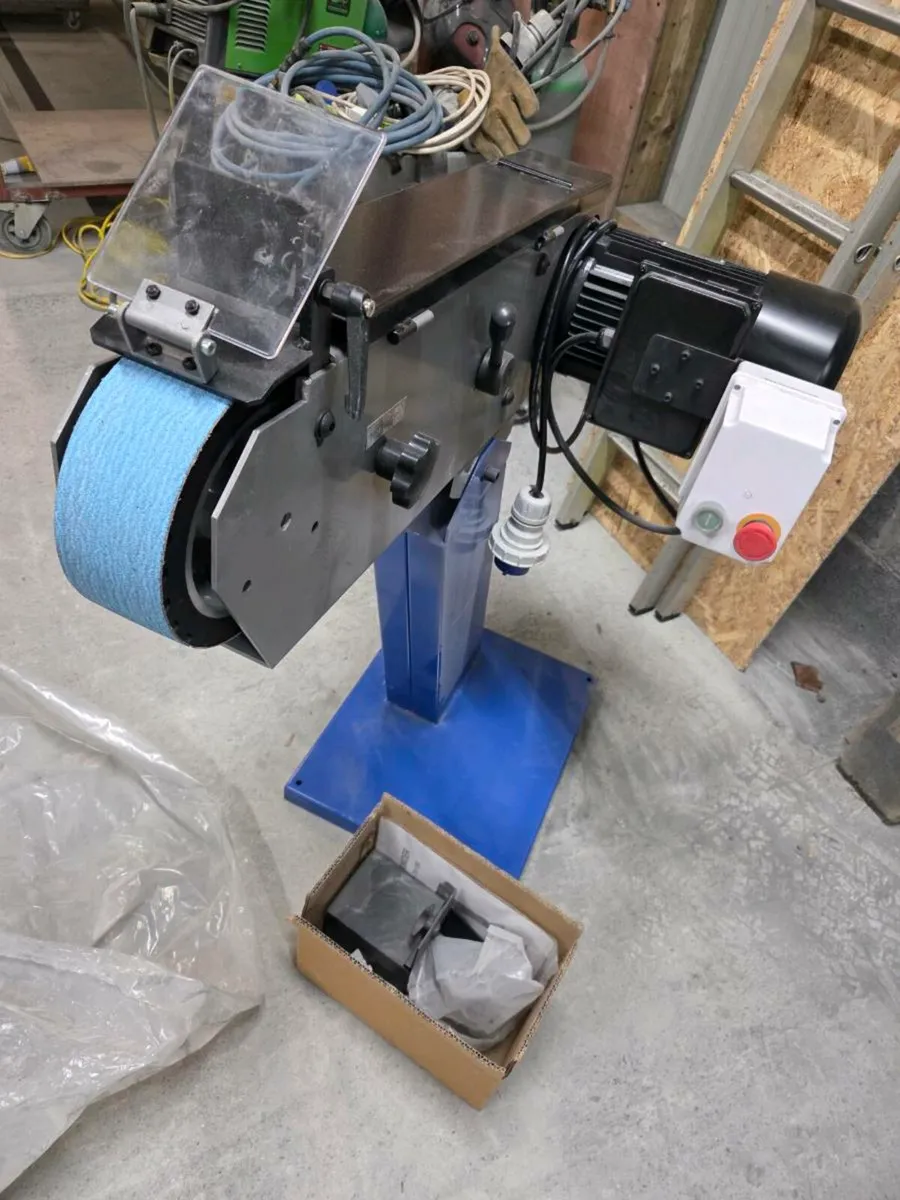 Belt sander - Image 1