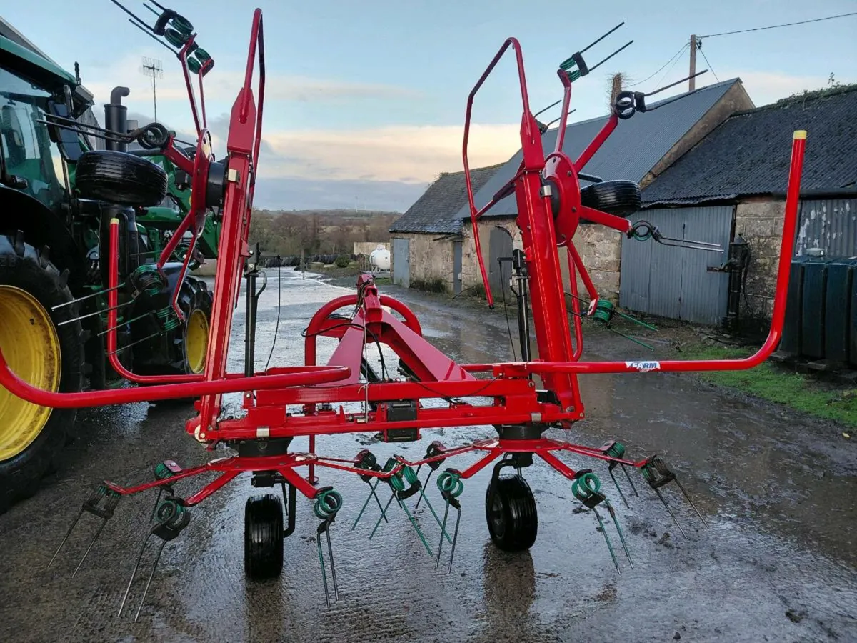 2019 Kverneland 8555 Tedder - Image 3