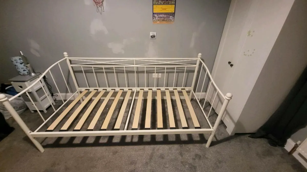 Single Bed - Image 2