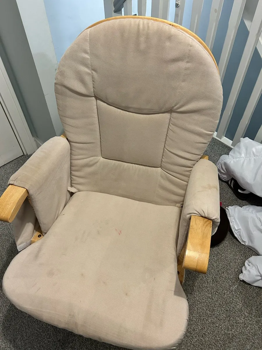 Baby feeding rocking chair - Image 1