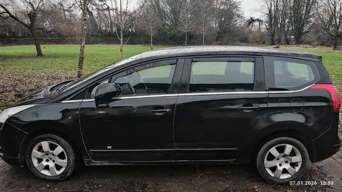 Peugeot 5008 2011 - Image 2