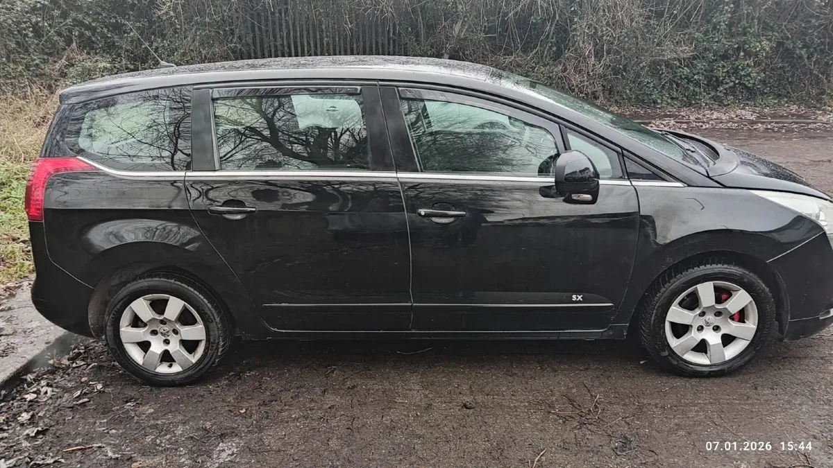 Peugeot 5008 2011 - Image 3