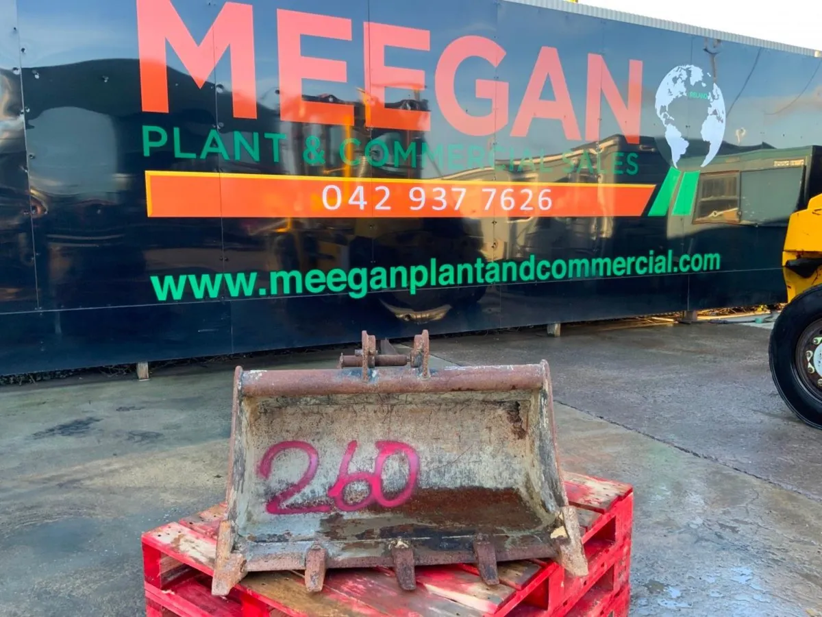 36" STRICKLAND BUCKET.....35mm PINS.........260 - Image 1