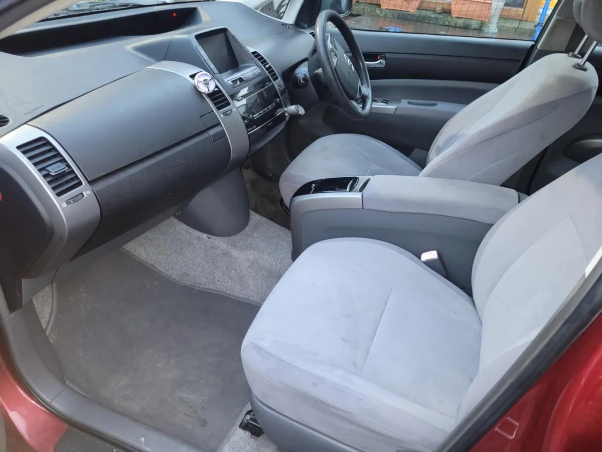 Toyota Prius Automatic - Image 3