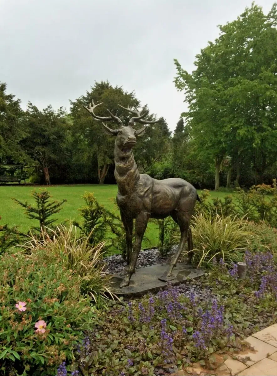 CAST IRON DEERS - Image 1