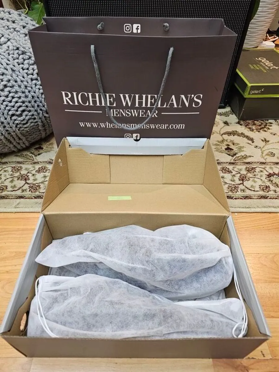 A pair of brown shoes - Image 1