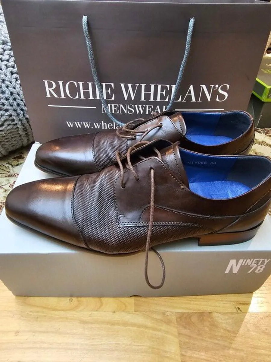 A pair of brown shoes - Image 2