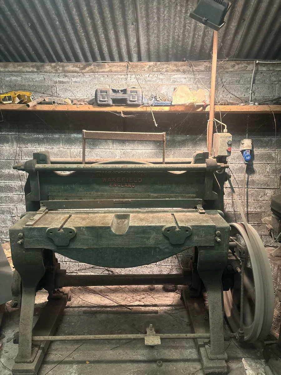 Guillotine - Image 1