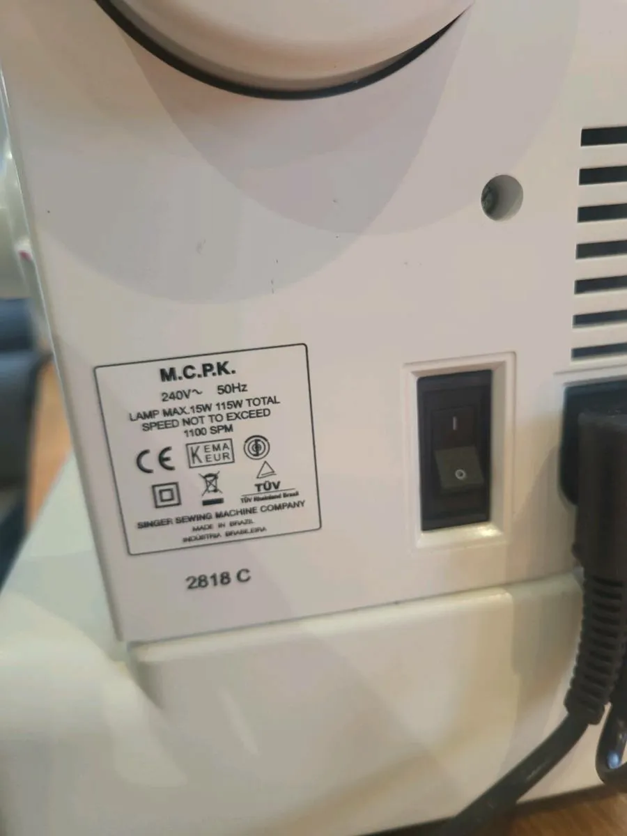 singer sewing machine - Image 2