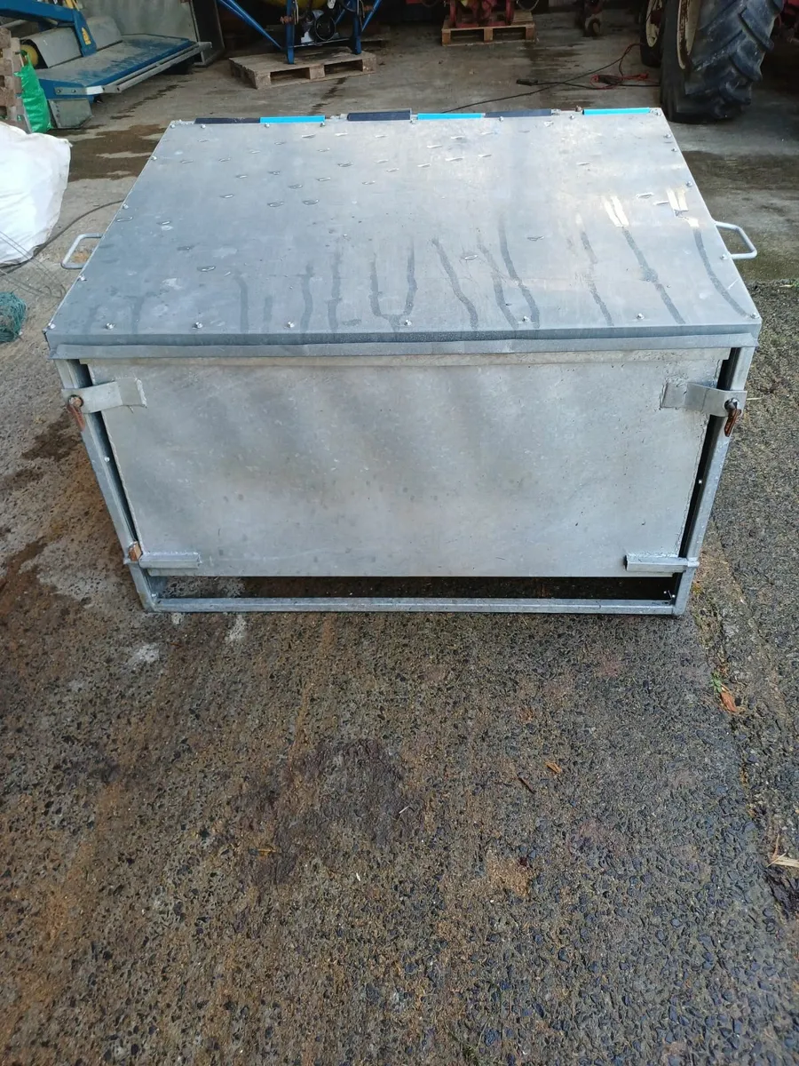 Sheep feeder - Image 1