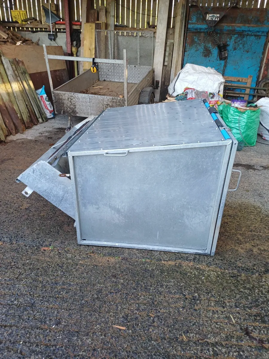 Sheep feeder - Image 2