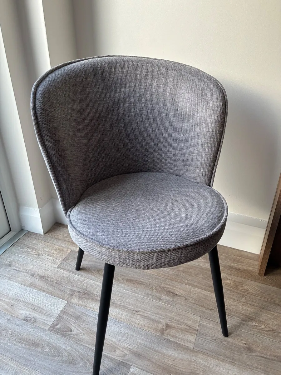 JYSK Wood effect table and gray chairs - Image 2