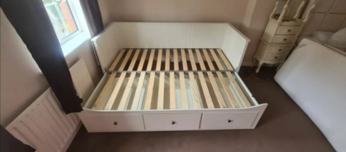 Daybed Extending Into King Size bed+mattresses - Image 3