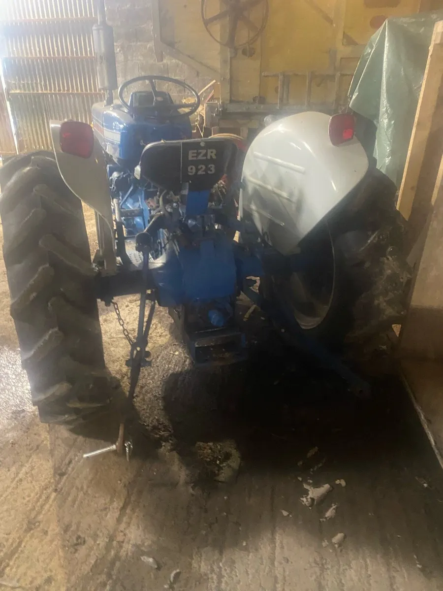 Vintage Tractor - Image 3