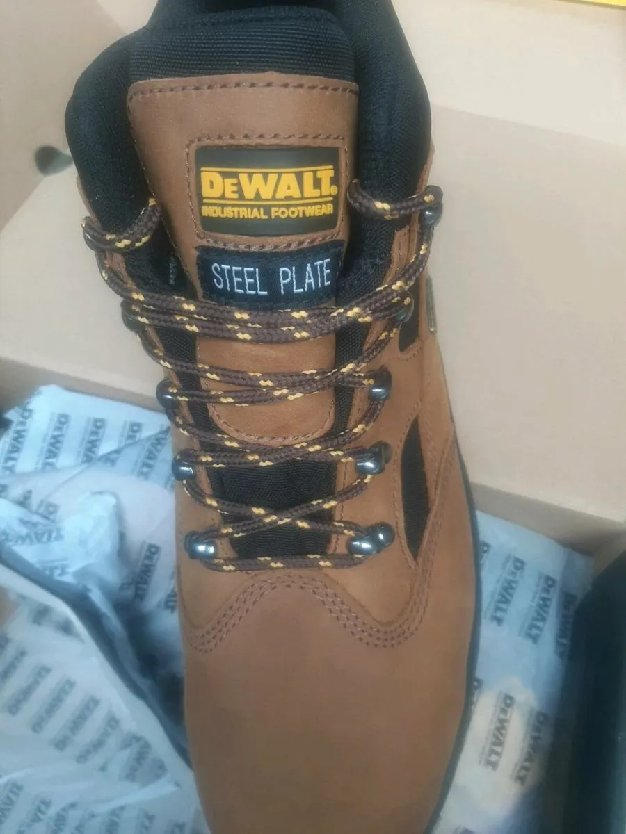 Dewalt boots new - Image 1