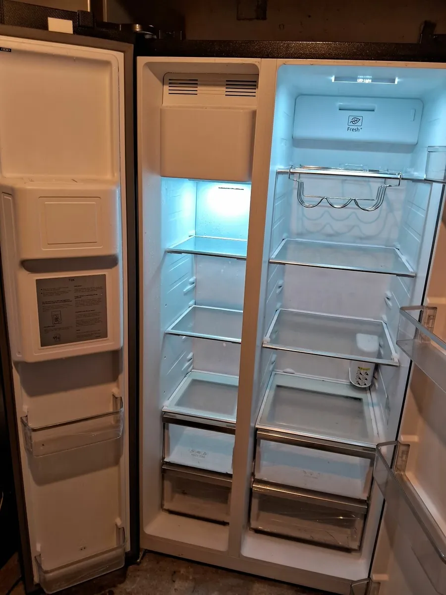 EX DISPLAY BRAND NEW AMERICAN FRIDGE AND FREEZER - Image 4