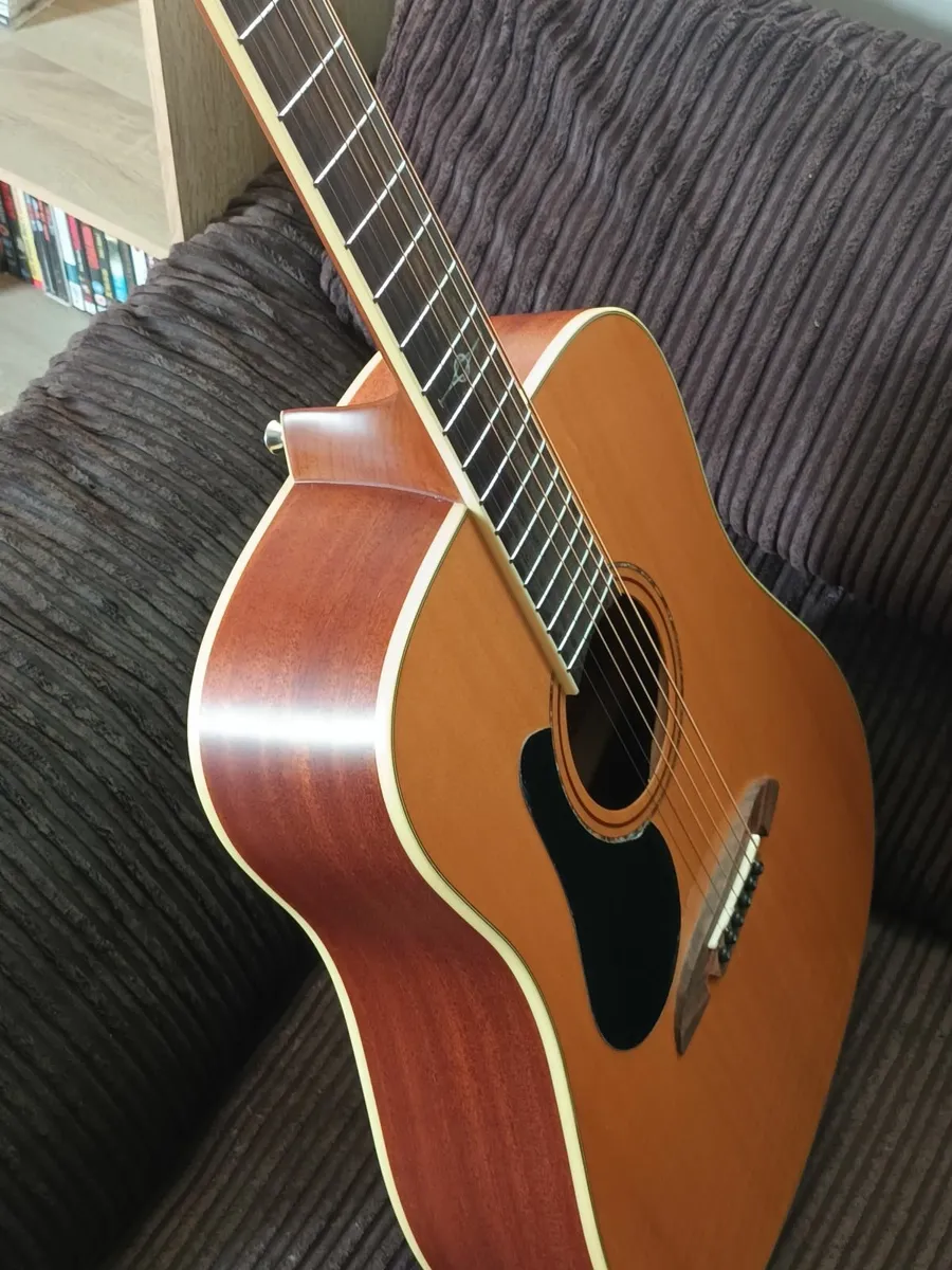 Left handed guitar - Image 3