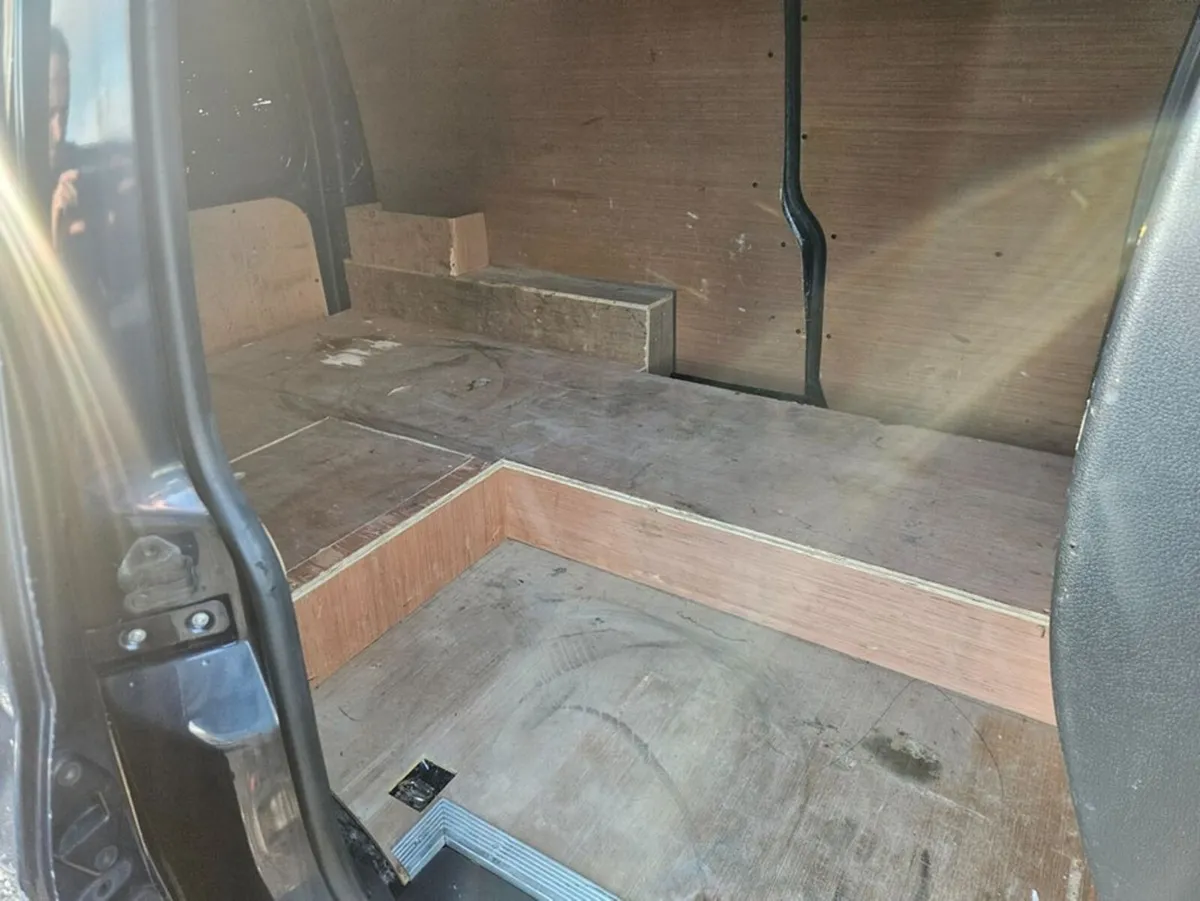 Volkswagen Caddy PVM Trend TDI 150HP M6F 5DR - Image 4