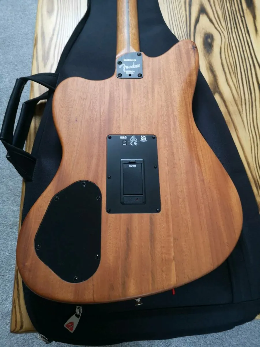 Fender Acoustasonic Jazz Master - Image 4