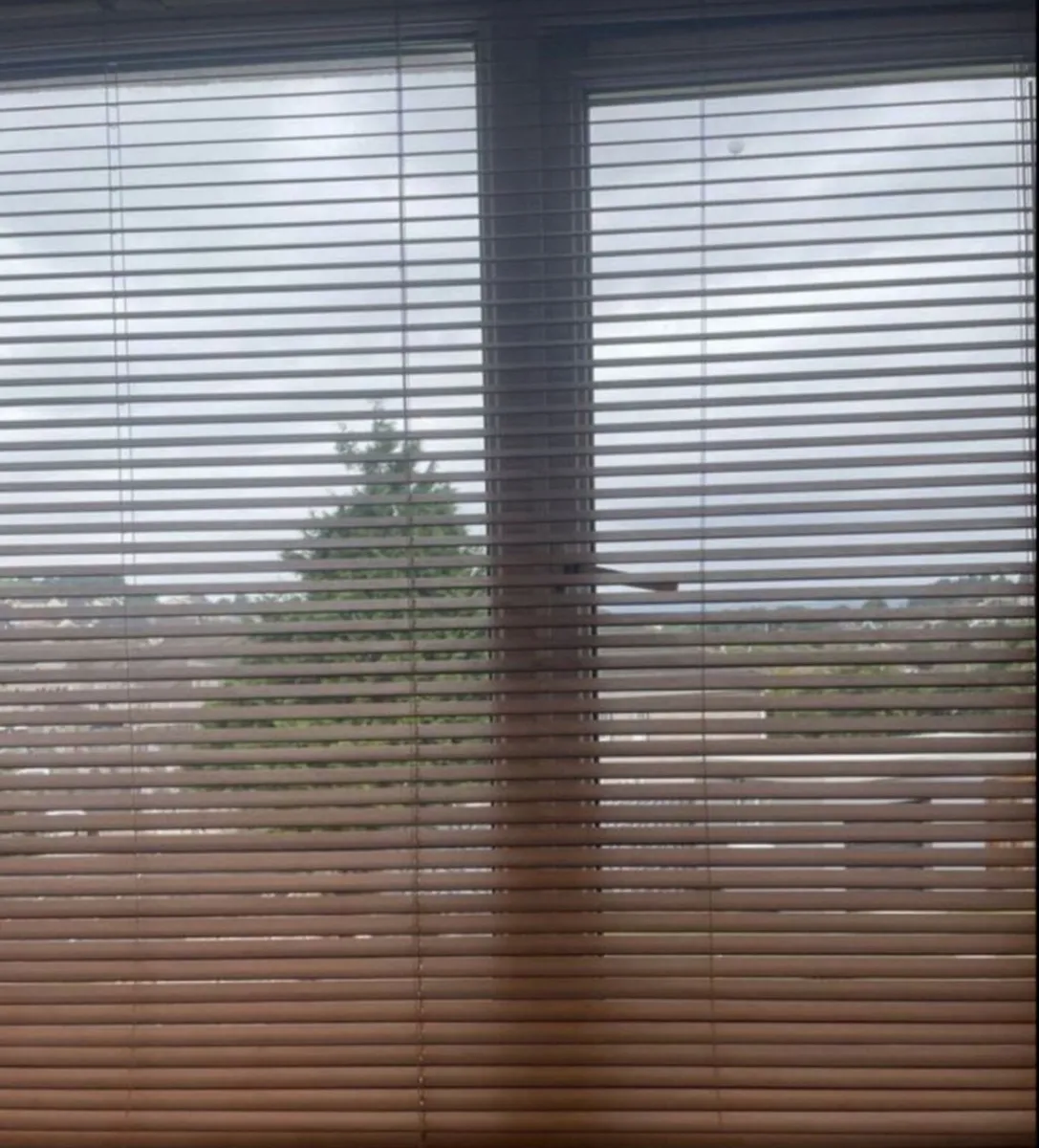 3 wooden windows blinds curtains - Image 3