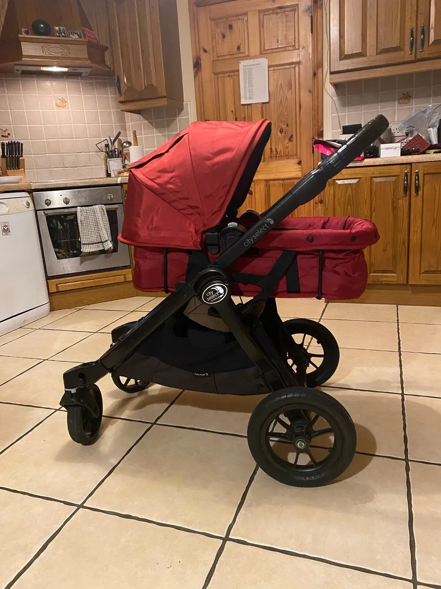 City select baby jogger with maxi cosi car seat - Image 1