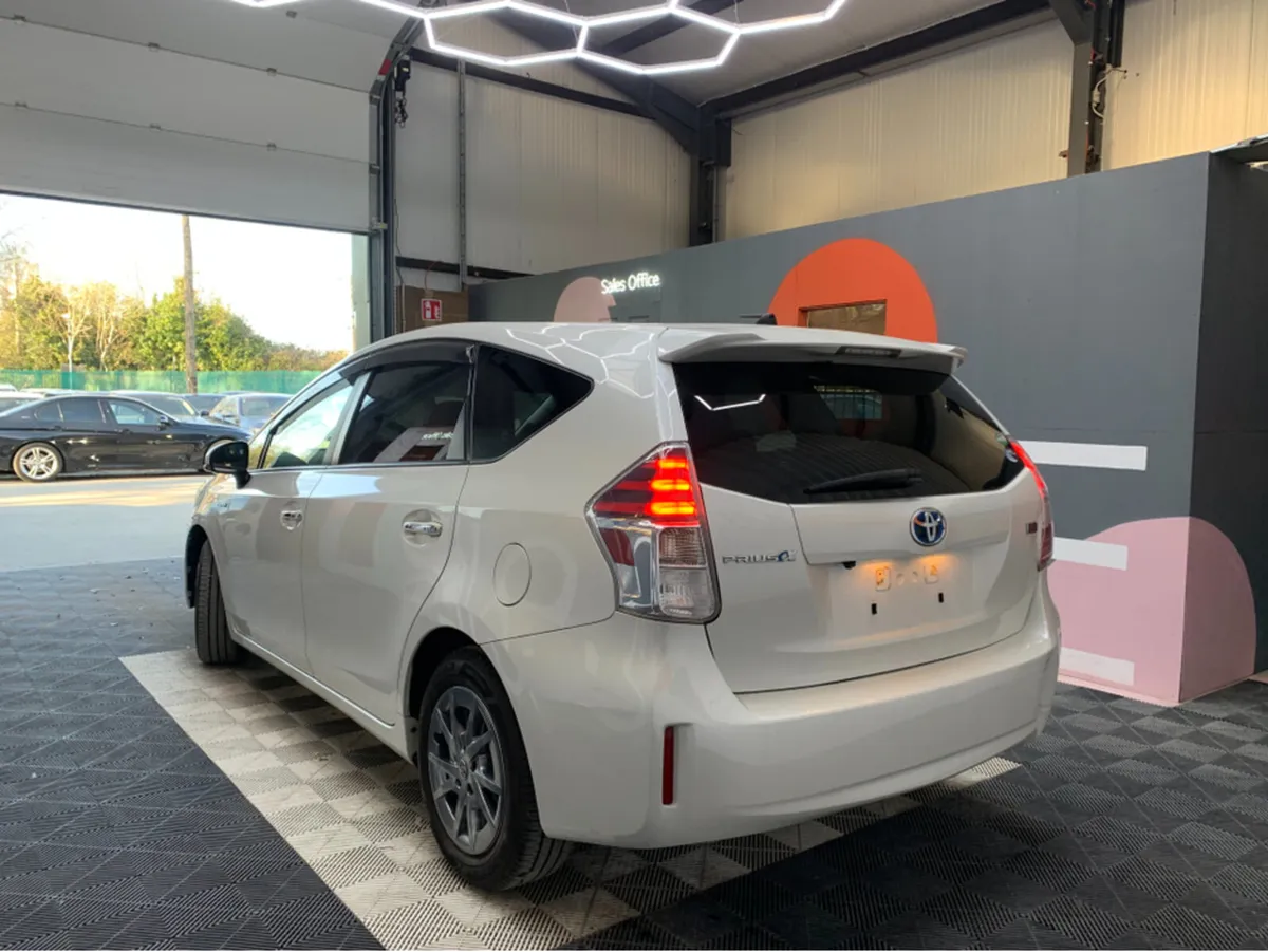 Toyota Prius 1.8 HYBRID 7 SEATER / 122k KMs / Reve - Image 4