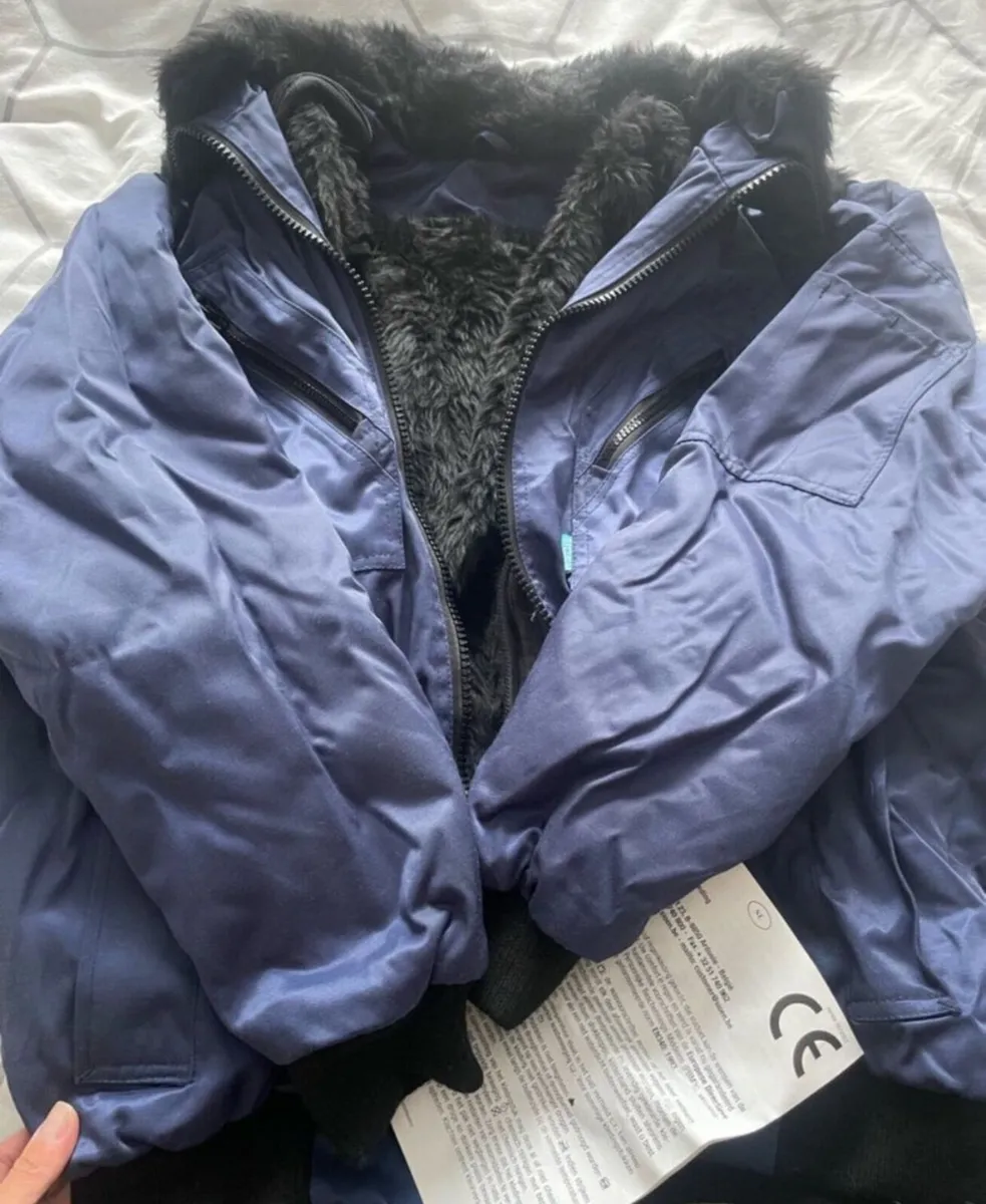 2 Convertible jackets vests and pants - Image 1
