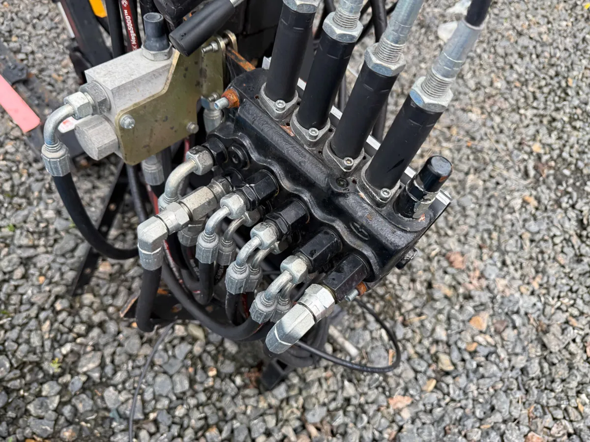 2017 McConnel Swingtrim Hedgetrimmer - Image 4