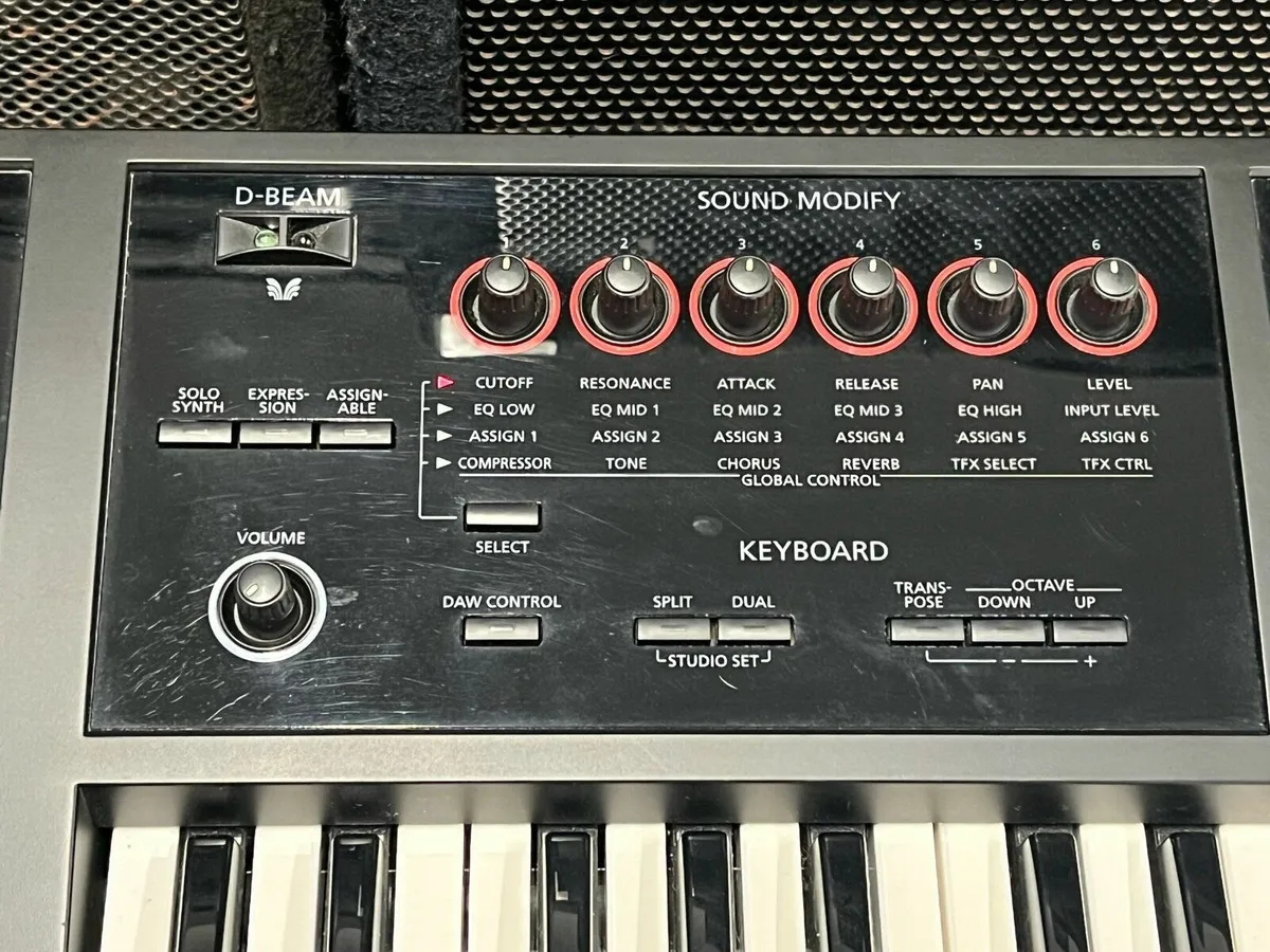 Roland FA 06 Music Workstation - Image 3