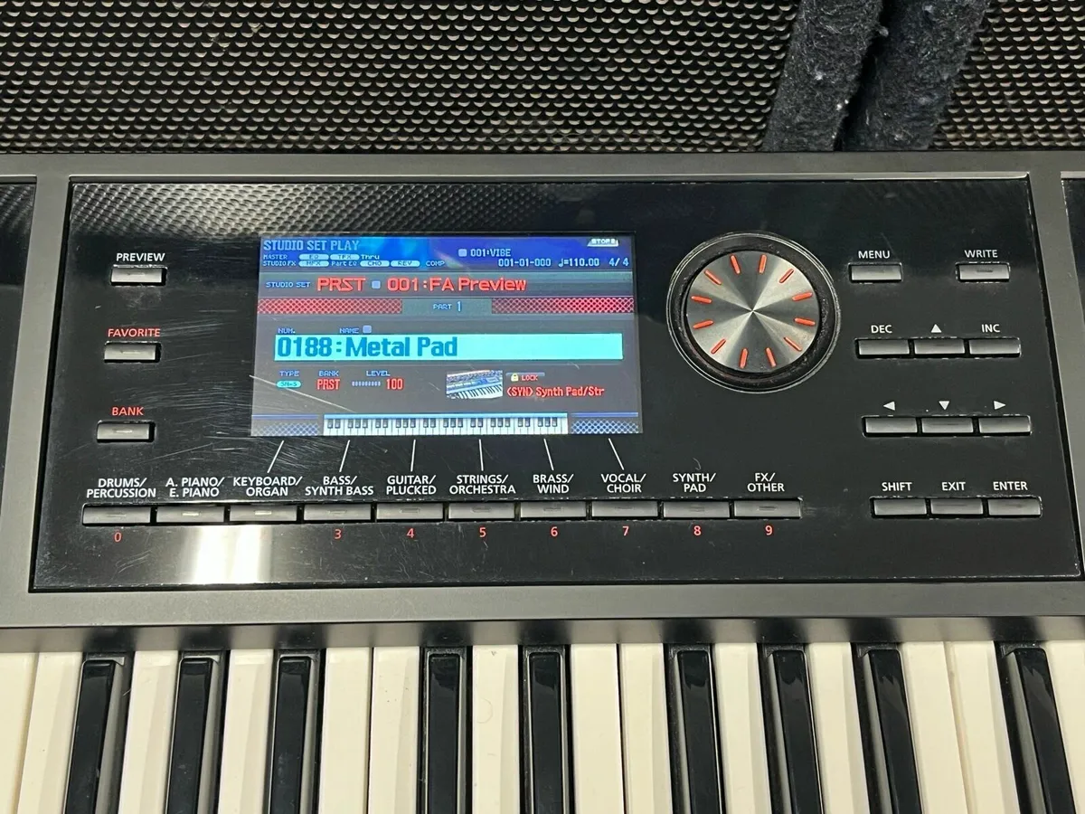 Roland FA 06 Music Workstation - Image 4