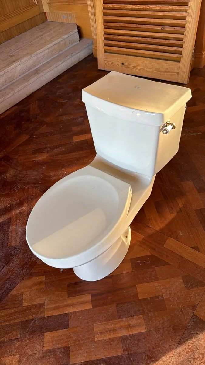 Sinks and toilet - Image 3